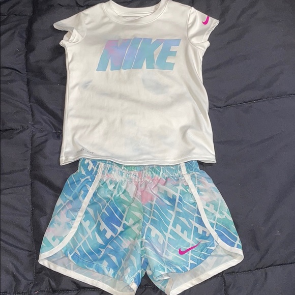 Nike Dri-Fit Two Piece Set - Picture 1 of 6